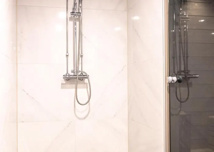 Ripaus Luxusta Ei Tinder -treffeille Tms Ei Ylimaeaeraeisiae Vieraita